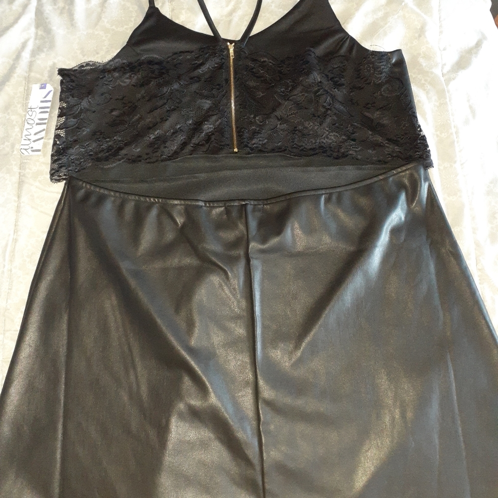 Clothes - Picture 3 of 4